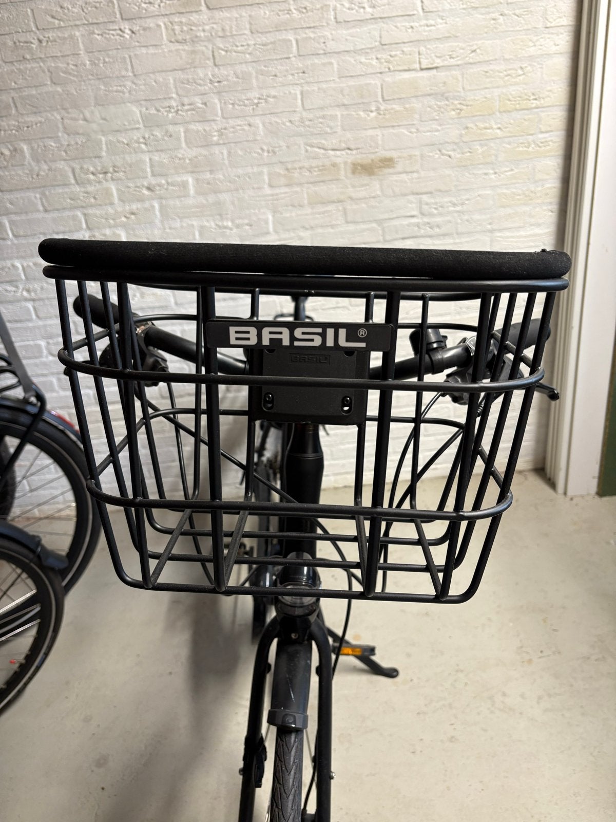 Basil fietsmand met stuurbevestiging - Zo goed als nieuw, Fietsen en Brommers, Ophalen, Zo goed als nieuw, Fietsmand, Stuurbevestiging