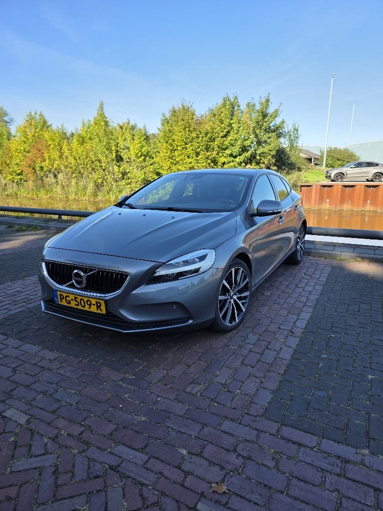 Volvo V40 2.0 D2 Nordic+ automaat | nieuwe APK, Auto's, Voorwielaandrijving, Dealer onderhouden, 4 cilinders, Regensensor