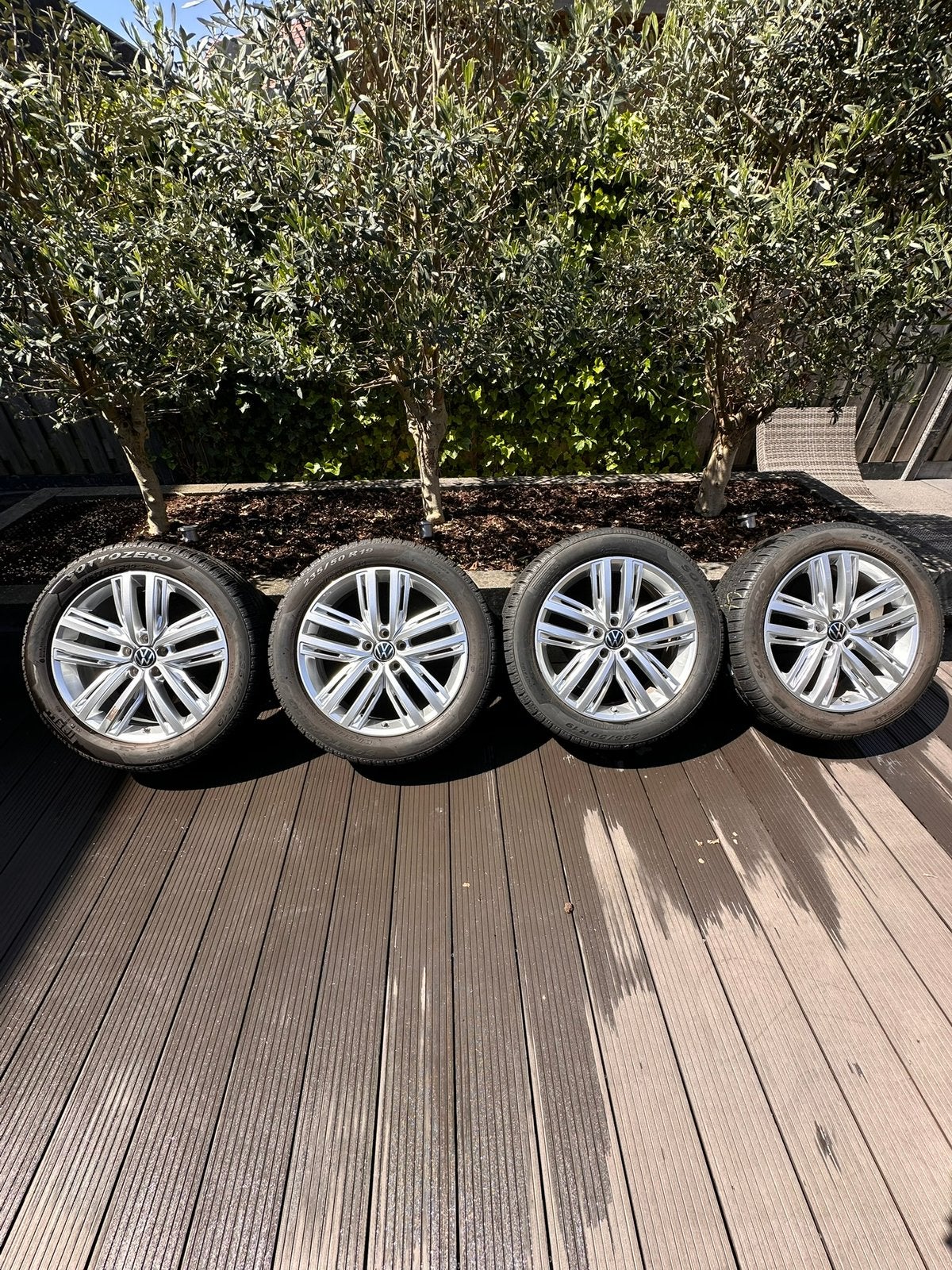 Originele Volkswagen Tiguan 19 inch velgen +-8mm Winterbande, Auto-onderdelen, 19 inch, Banden en Velgen, 235 mm, Personenwagen