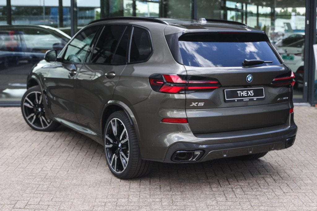BMW X5 xDrive50e M Sport Automaat / Trekhaak / Panoramadak/, Auto's, Automaat, 2395 kg, Leder, Bedrijf