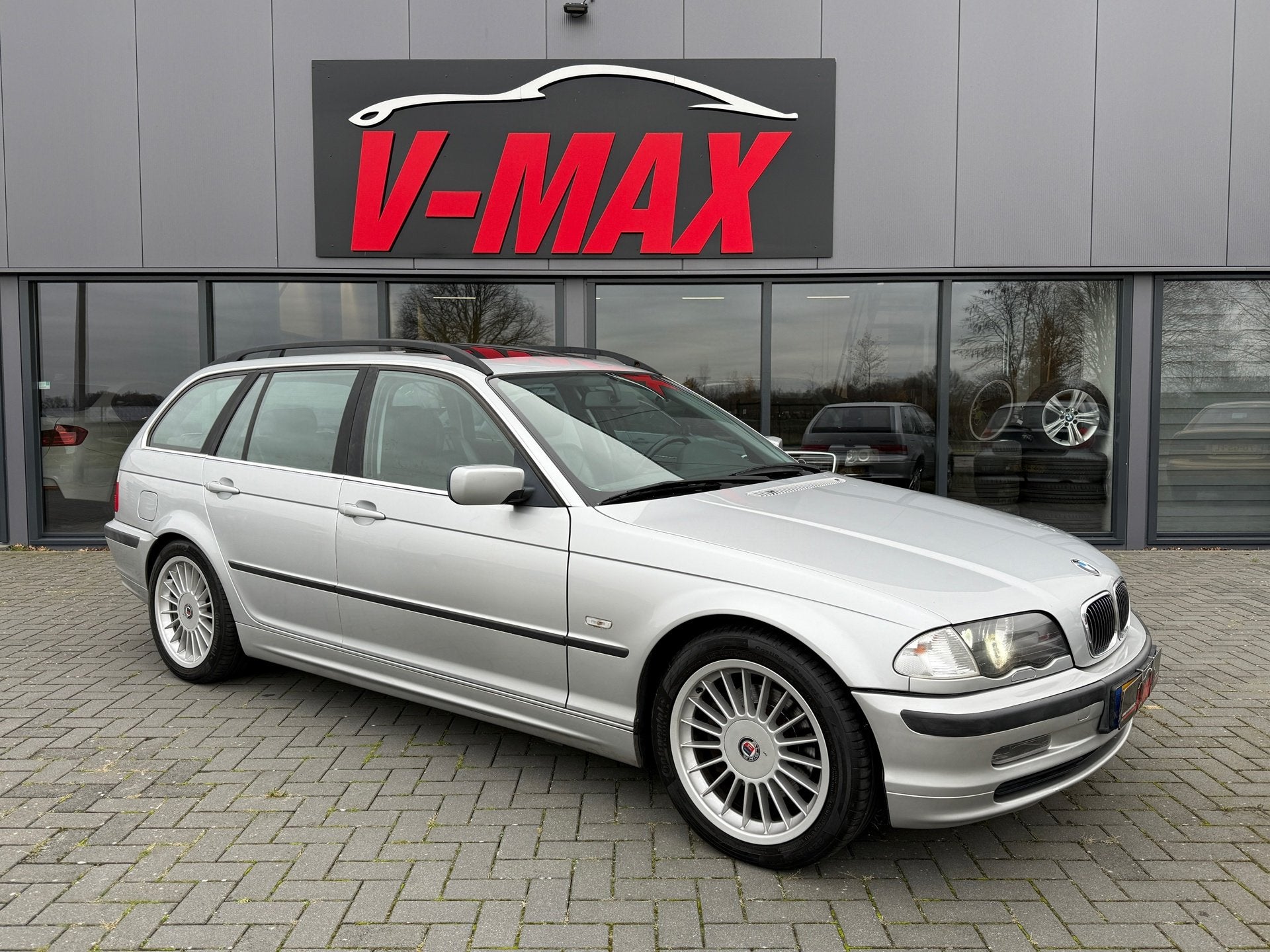 BMW 320i 2.2 Touring AUT Xenon Dak Leer Stoelvw. Airco Trekh, Auto's, Achterwielaandrijving, Xenon verlichting, 1600 kg, 170 pk