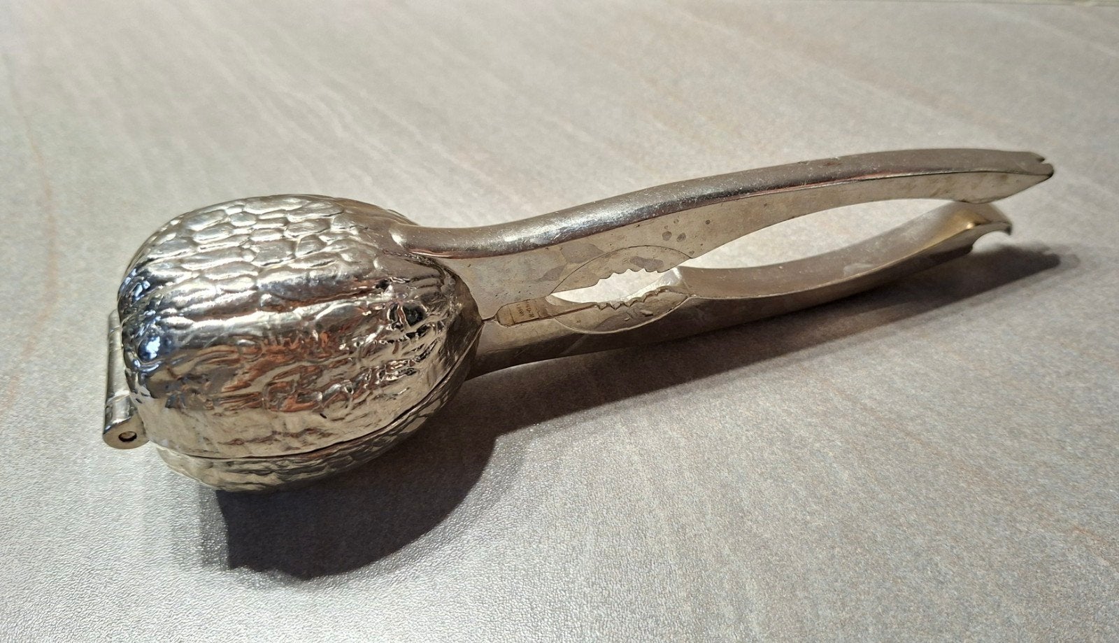 Vintage Notenkraker, Ophalen