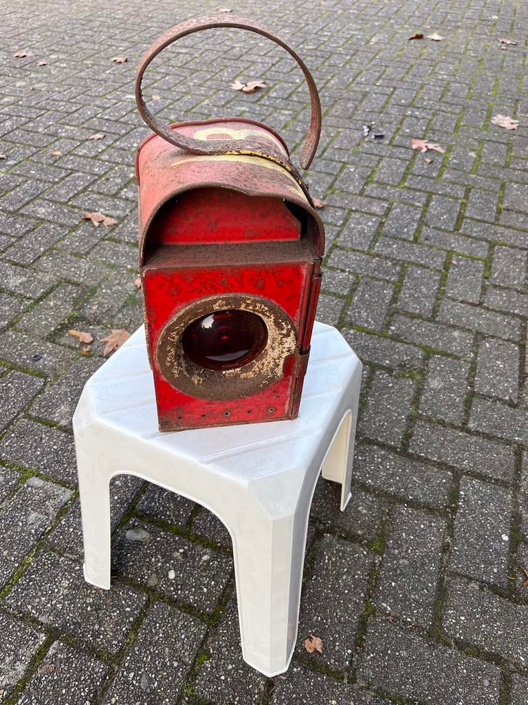 Oude spoorweg seinlamp / rangeerlamp – olie – rood/wit, Verzamelen, Ophalen, Gebruikt