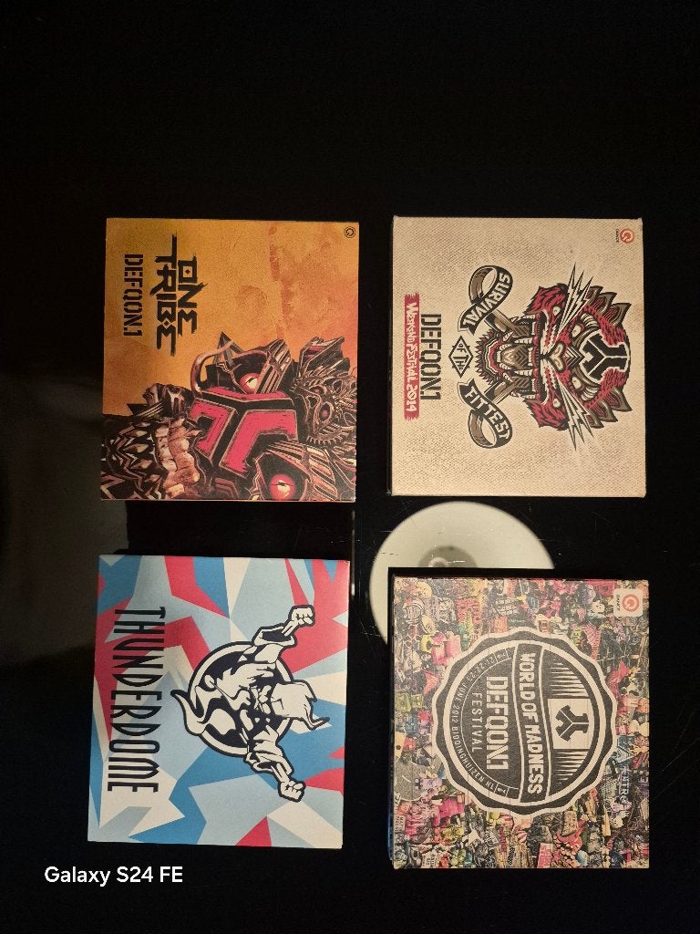 Thunderdome defqon cds, Ophalen, Zo goed als nieuw