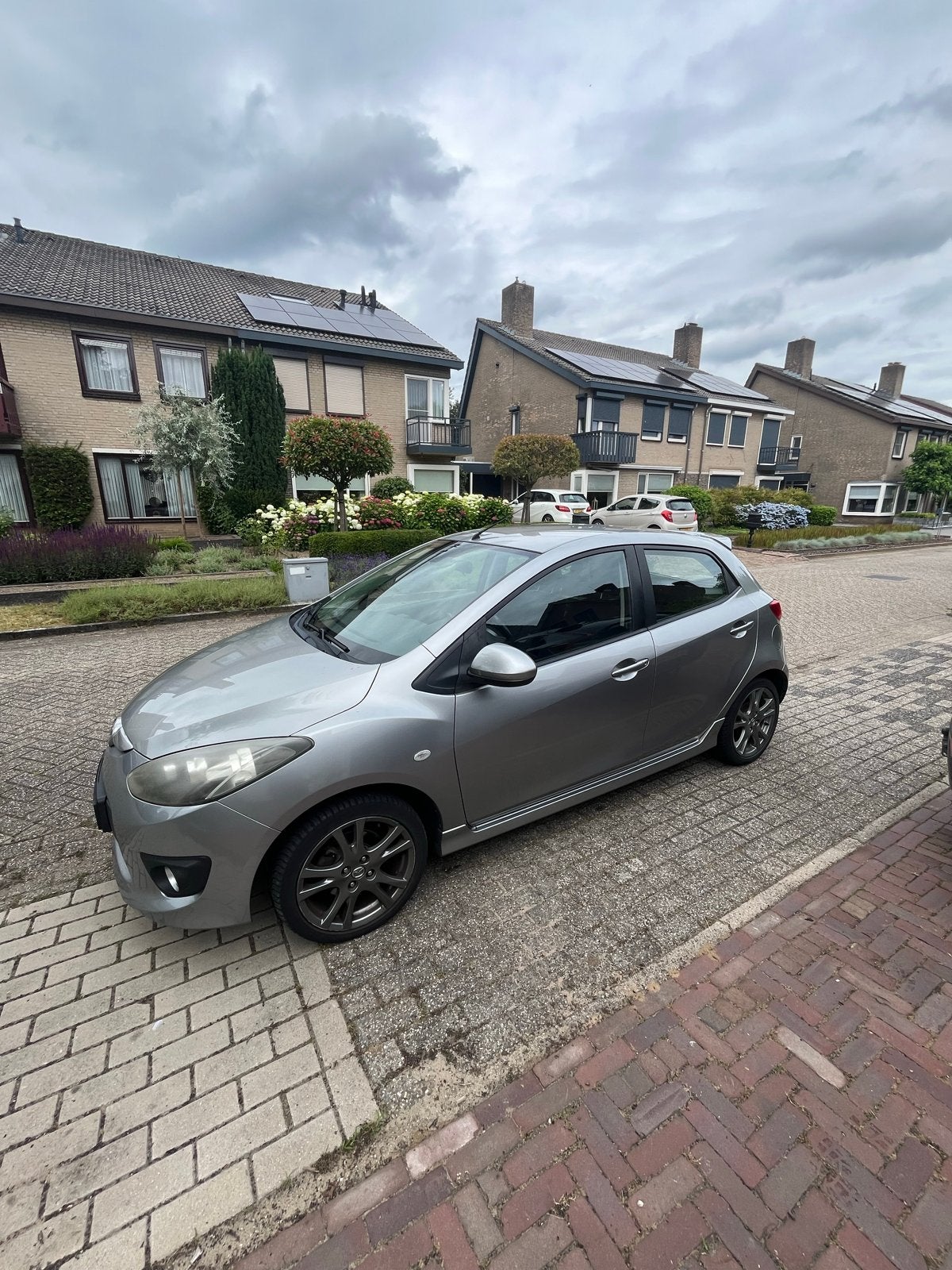 Mazda 2 1.3 63KW 5DRS 2009 Grijs, Auto's, Mazda, Voorwielaandrijving, 4 cilinders, 1349 cc, 19 km/l