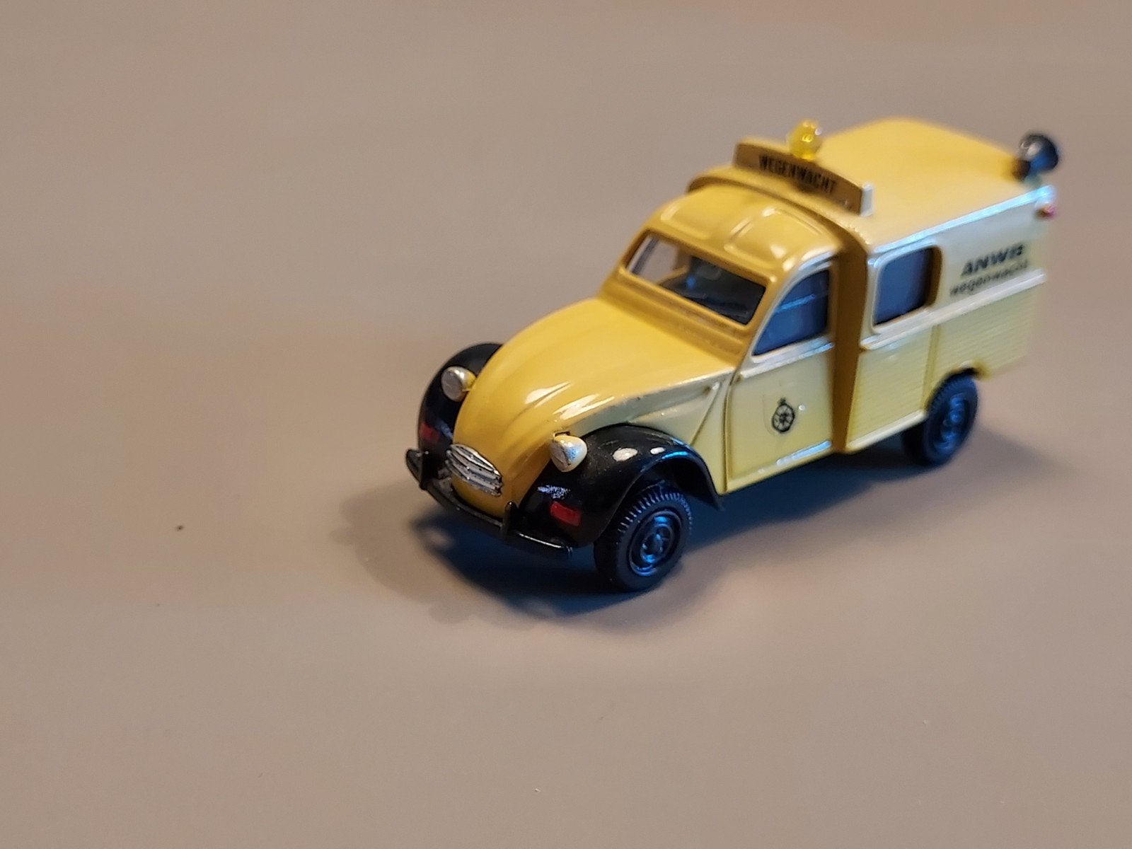 Citroën 2cv AZU wegenwacht 1:64 AHC, Ophalen of Verzenden, Gebruikt, Auto