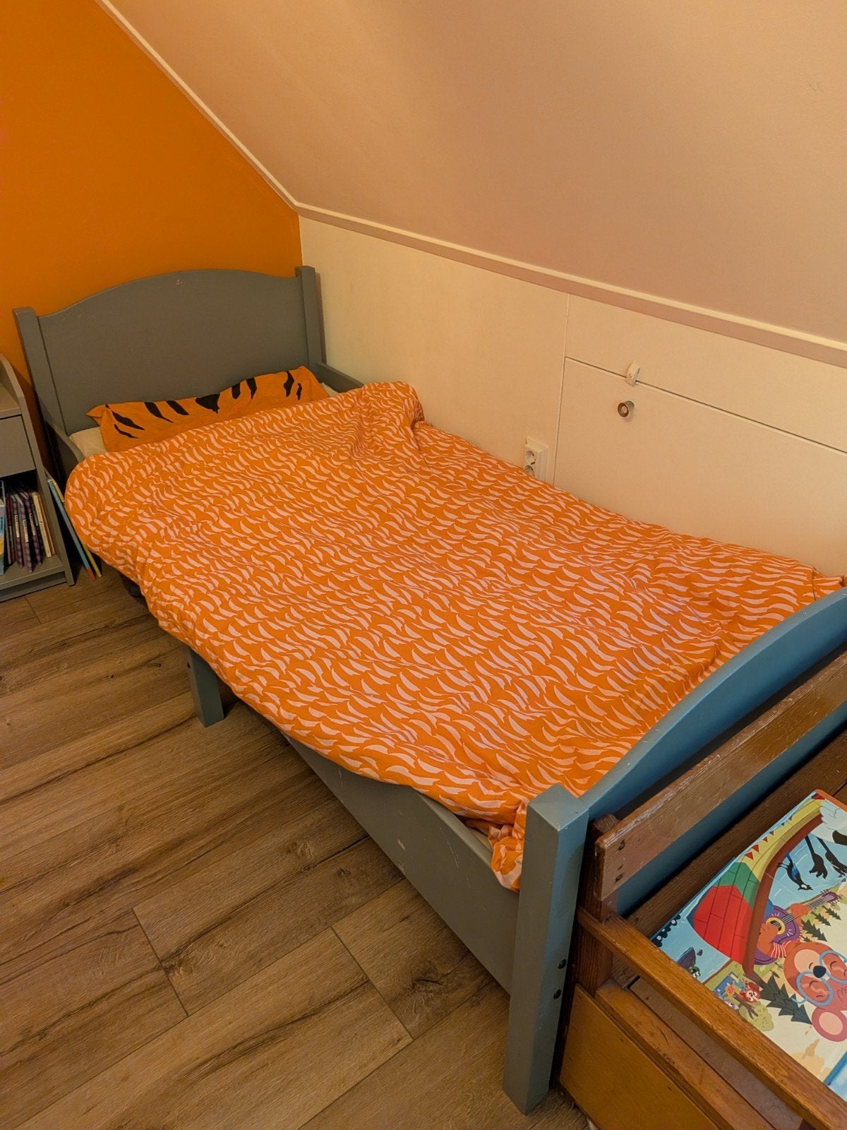 Ikea meegroeibed, grijs geverfd, Kinderen en Baby's, Ophalen, Gebruikt, 70 tot 85 cm, Matras