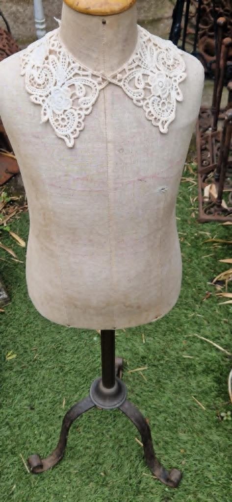 oude Franse buste paspop op smeedijzeren voet (brocante), Ophalen of Verzenden, Gebruikt, Paspop