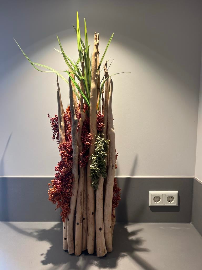 Decoratief object: Houten takken met pepperberry op metalen, Ophalen, Nieuw