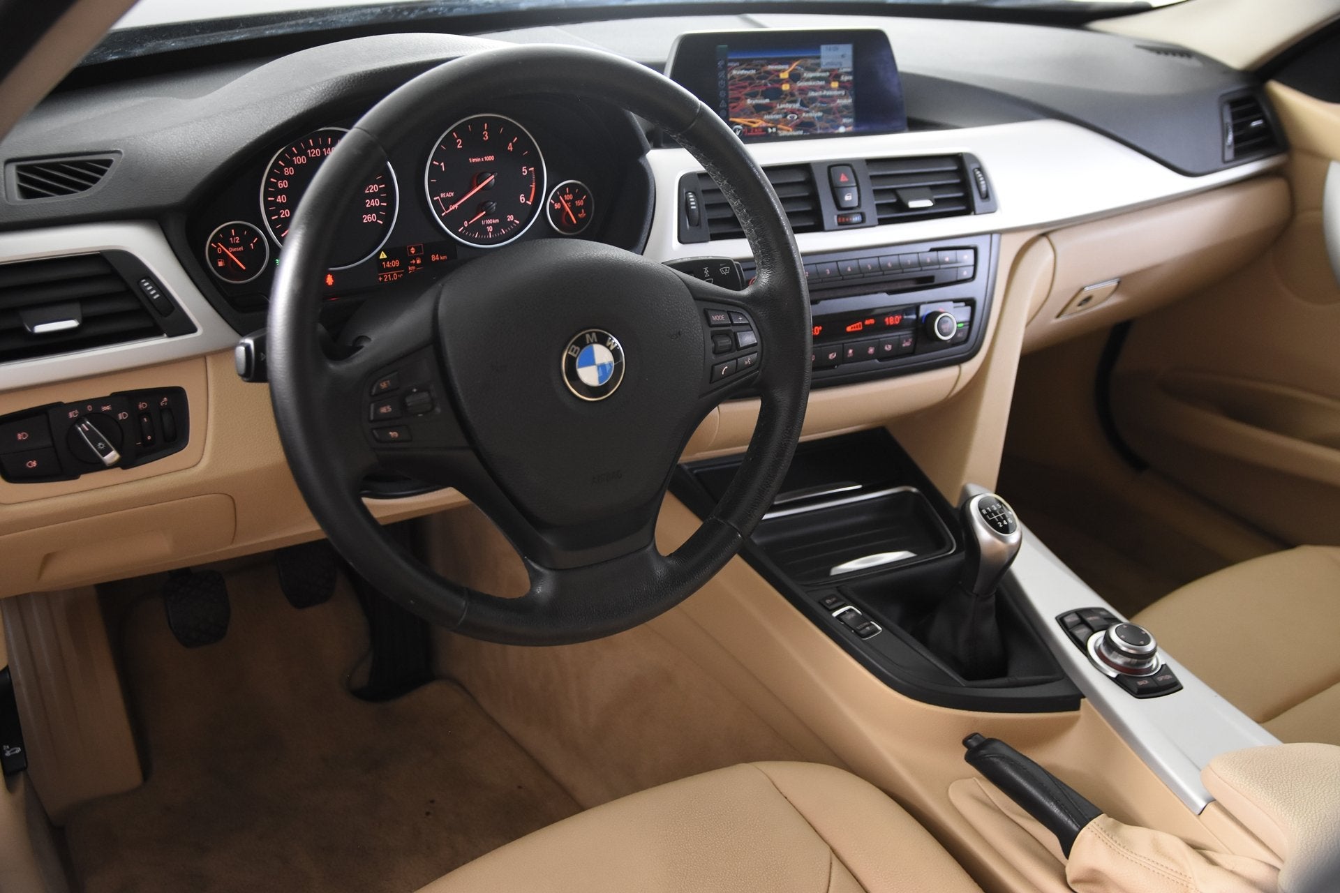 BMW 3 Serie Touring 316d High Executive *Leer*Navigatie*, Achterwielaandrijving, Beige, 4 cilinders, Bruin