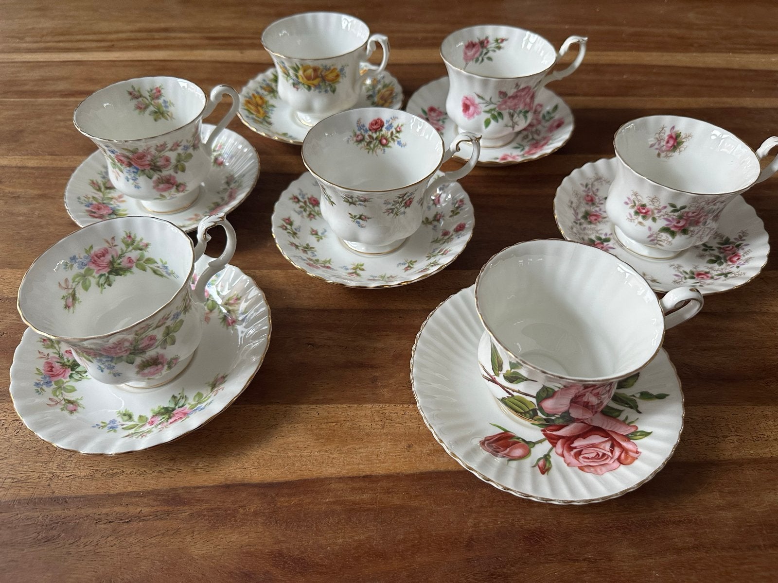Set van 7 Royal Albert en andere porseleinen kop en schotels, Ophalen of Verzenden