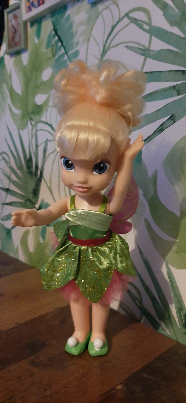 Leuke Tinkerbell pop met vleugels en groene jurk, Ophalen of Verzenden