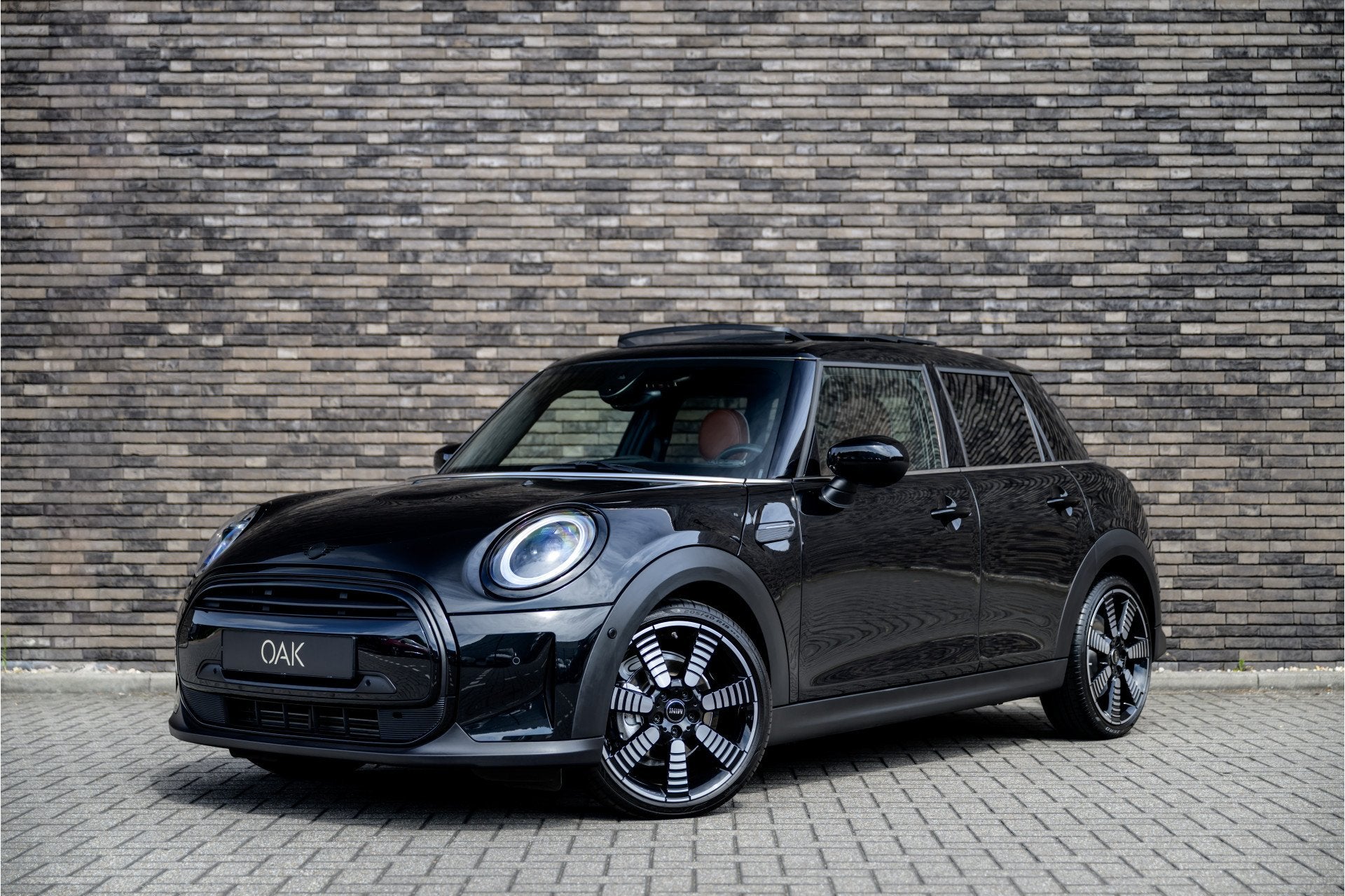 MINI 5-deurs 1.5 Cooper Aut. | Navi | Panorama | Chester Led, 12 maanden, 136 pk, Gebruikt, Zwart