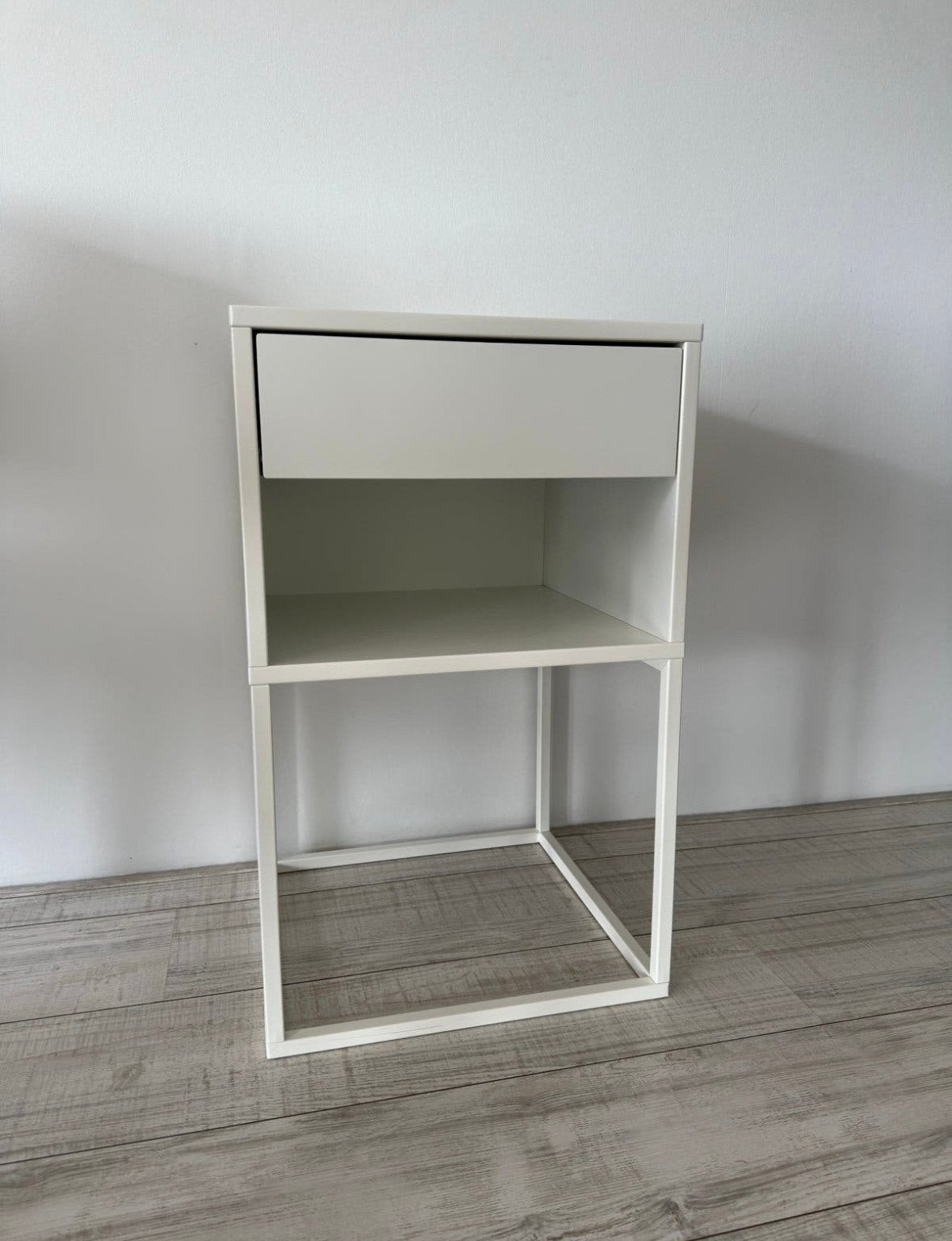 Ikea Vikhammer nachtkastje wit - 40x39, Ophalen, Zo goed als nieuw