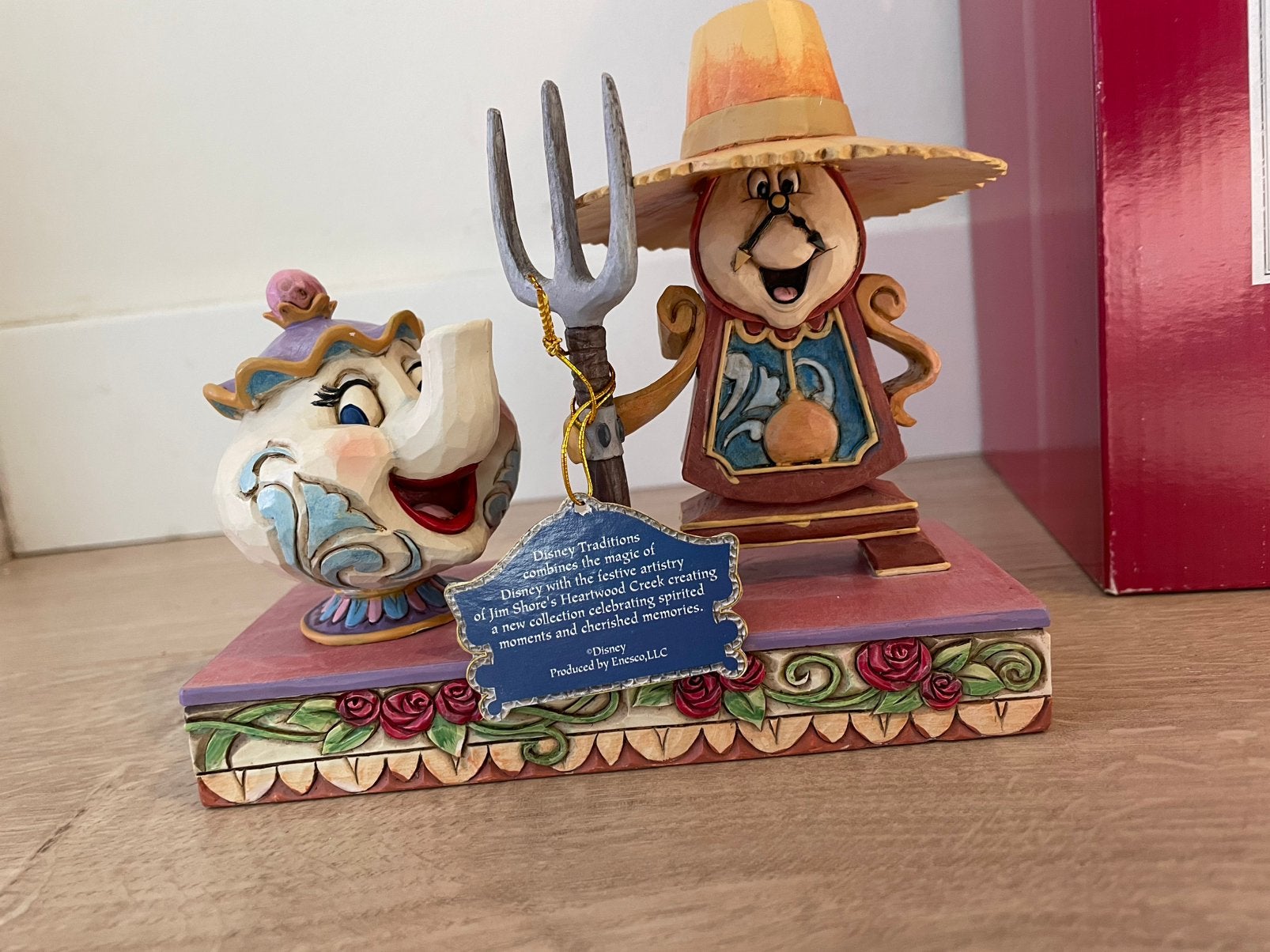 Disney traditions Jim shore  Belle - Mrs. Potts & Cogsworth, Verzamelen, Disney, Ophalen of Verzenden, Assepoester of Belle, Zo goed als nieuw