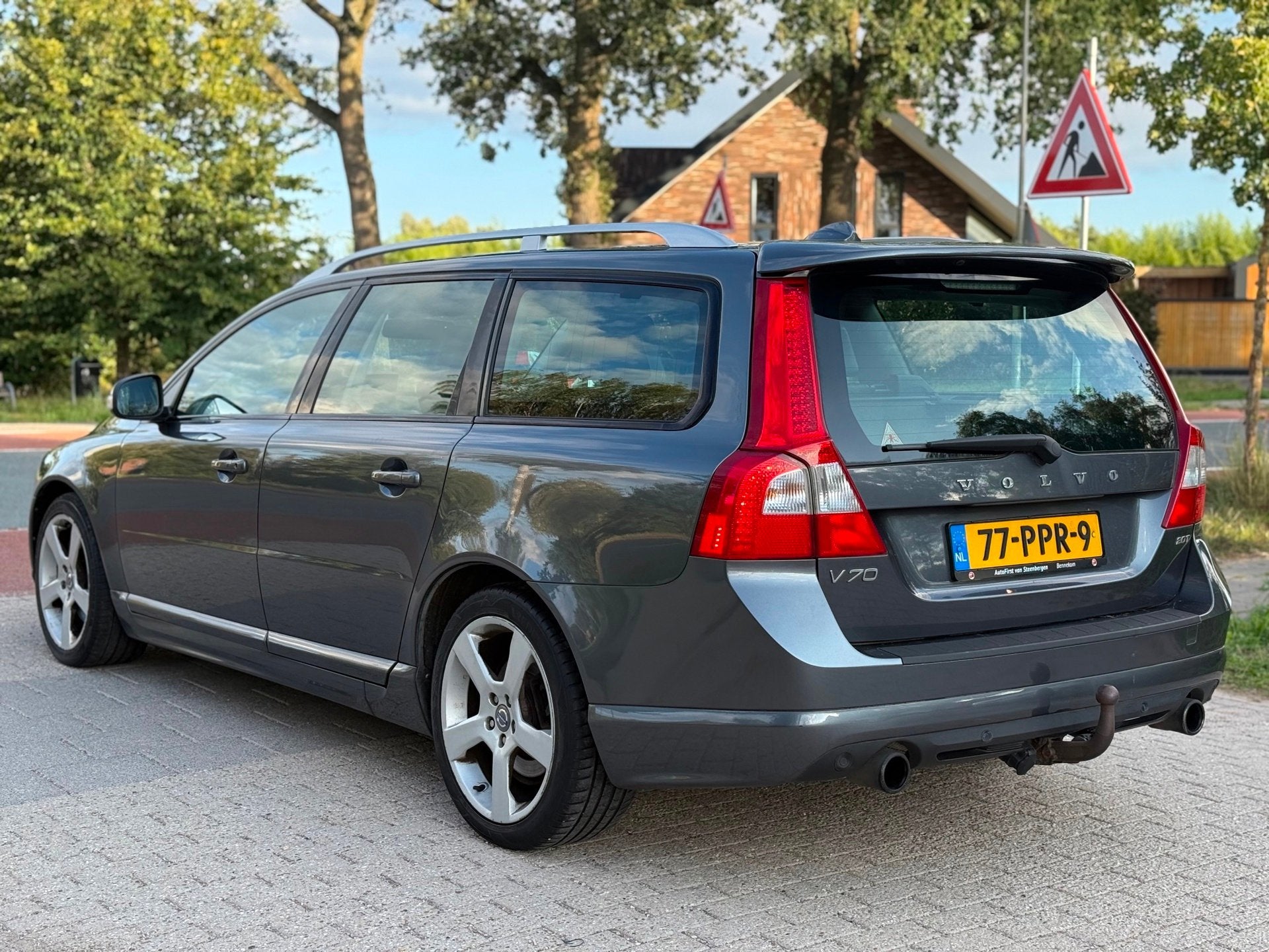 Volvo V70 2.0T R-Edition AUTOMAAT AIRCO CRUISE PDC TREKHAAK, Auto's, Volvo, Euro 5, 4 cilinders, 203 pk, Zilver of Grijs