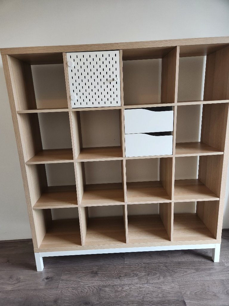 IKEA KALLAX kast (eikenlook) incl. onderstel en accessoires, Ophalen, Overige materialen, Gebruikt, 100 tot 150 cm
