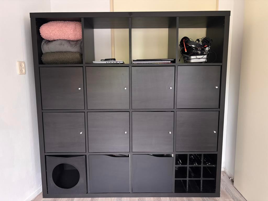 Ikea Kallax kast 150x150cm zwartbruin diverse inzetstukken, Ophalen, Zo goed als nieuw