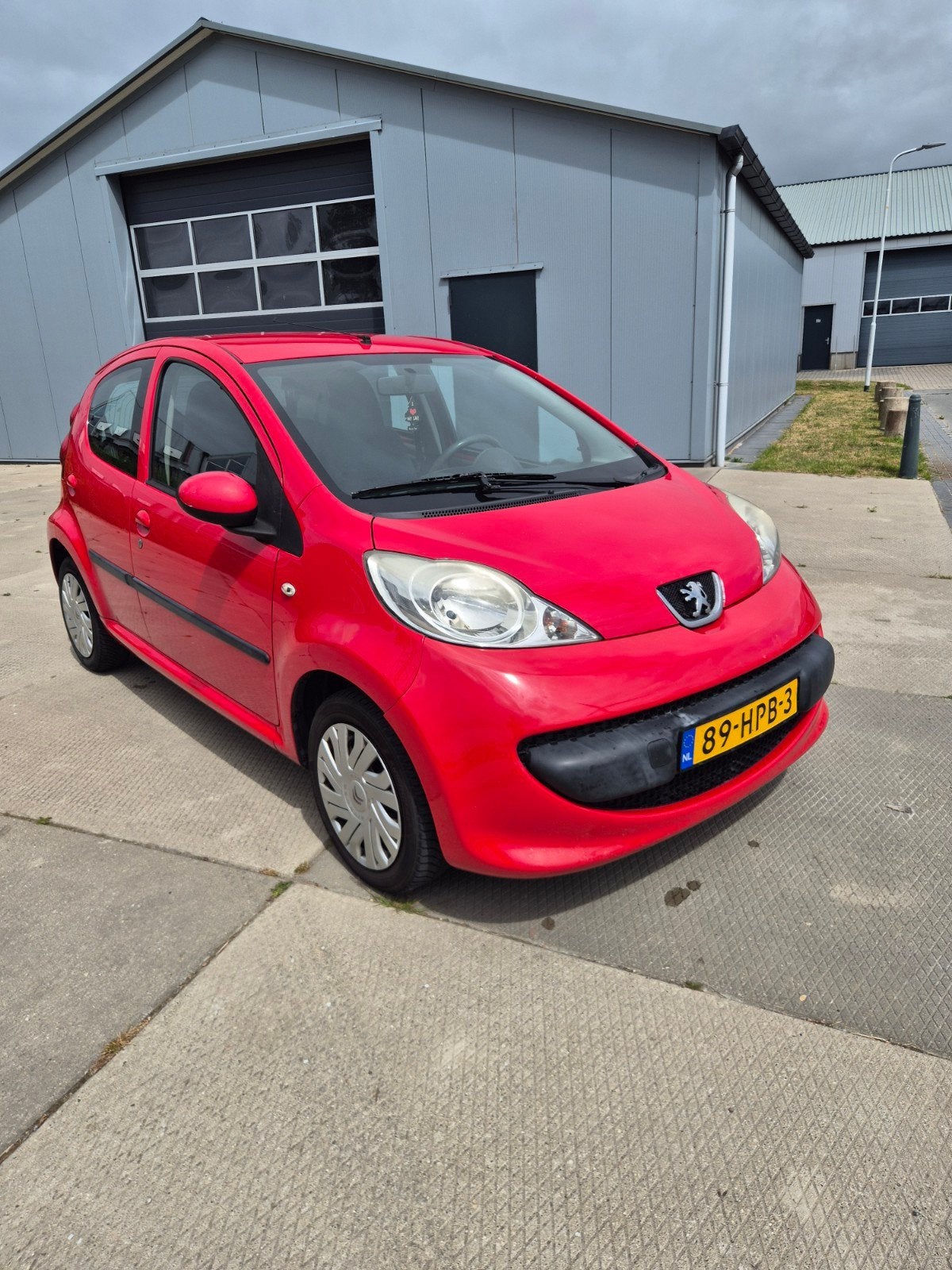 Peugeot 107 1.0 12V 5DR 2009 Rood, Auto's, Voorwielaandrijving, Stof, 4 stoelen, 68 pk