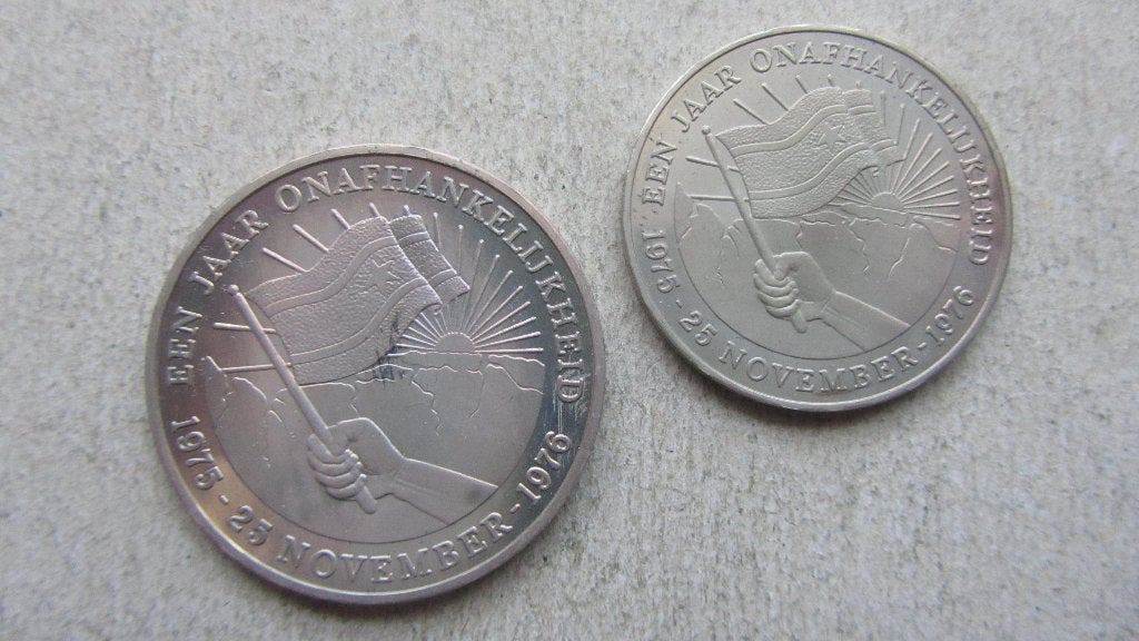 Suriname 10 en 25 gulden 1976 proefslag ZILVER, Ophalen of Verzenden, Zuid-Amerika, Zilver