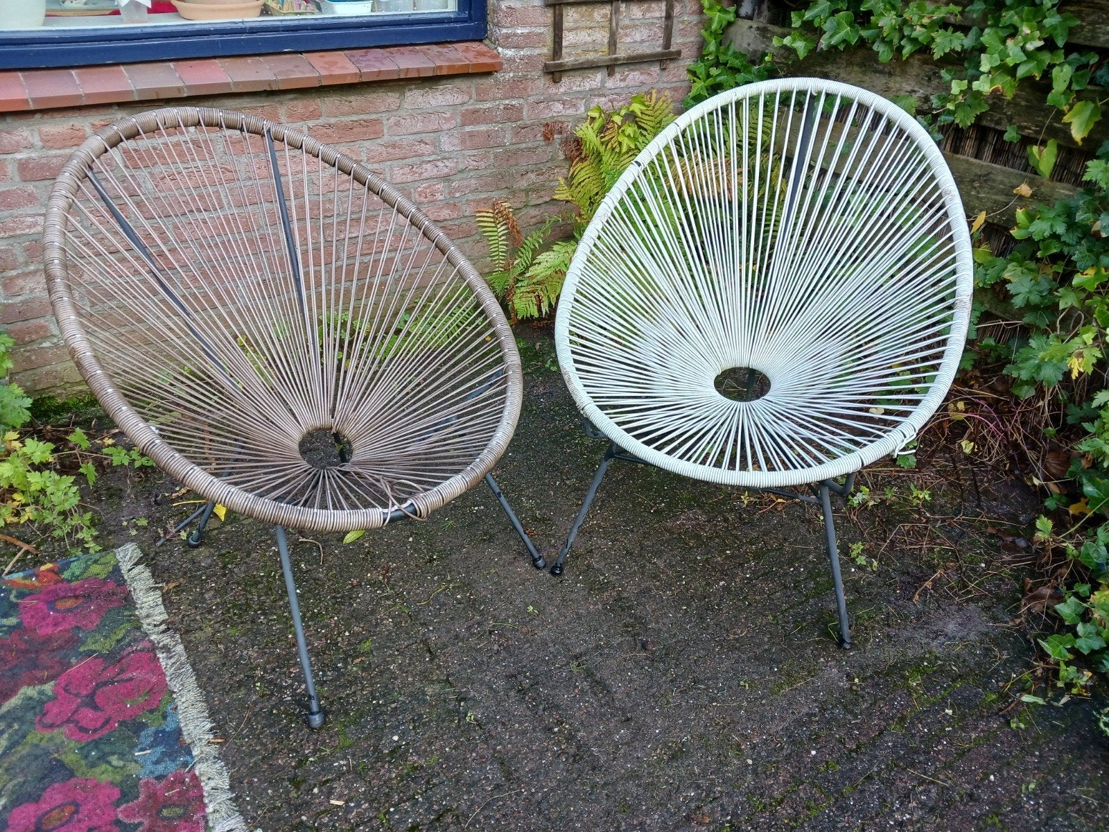 Set van 2 draadstoelen: wit en bruin, Ophalen, Gebruikt