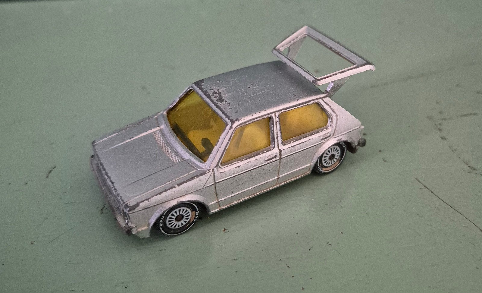 Siku Volkswagen Golf LS Jaren '70 - Mist achterruit, Hobby en Vrije tijd, Modelauto's | 1:24, Ophalen, Gebruikt, Auto