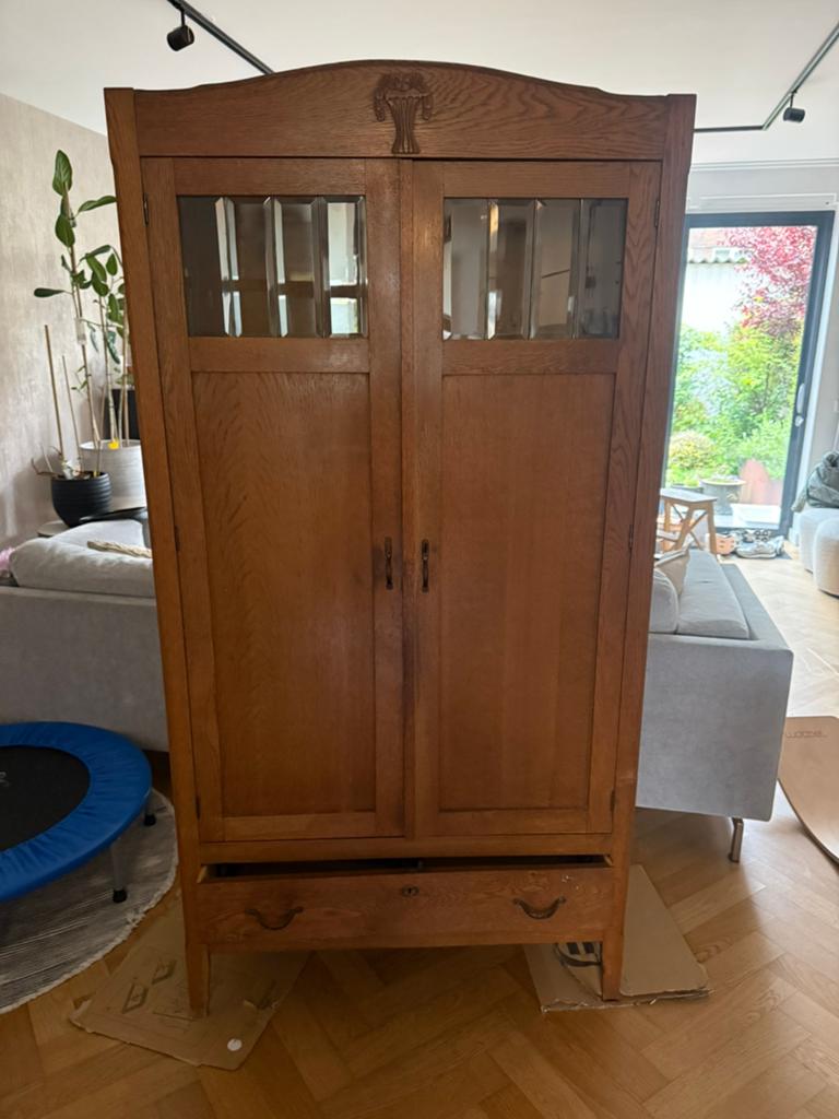 Antieke kast, Ophalen