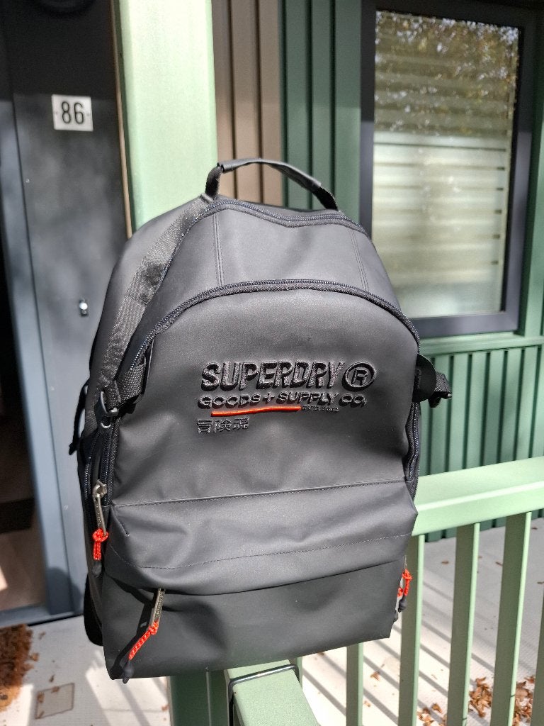 Superdry Tarp Utility Rugzak -Zwart/Oranje-ZGAN!, 25 tot 40 cm, Ophalen of Verzenden, Zo goed als nieuw, Waterdicht