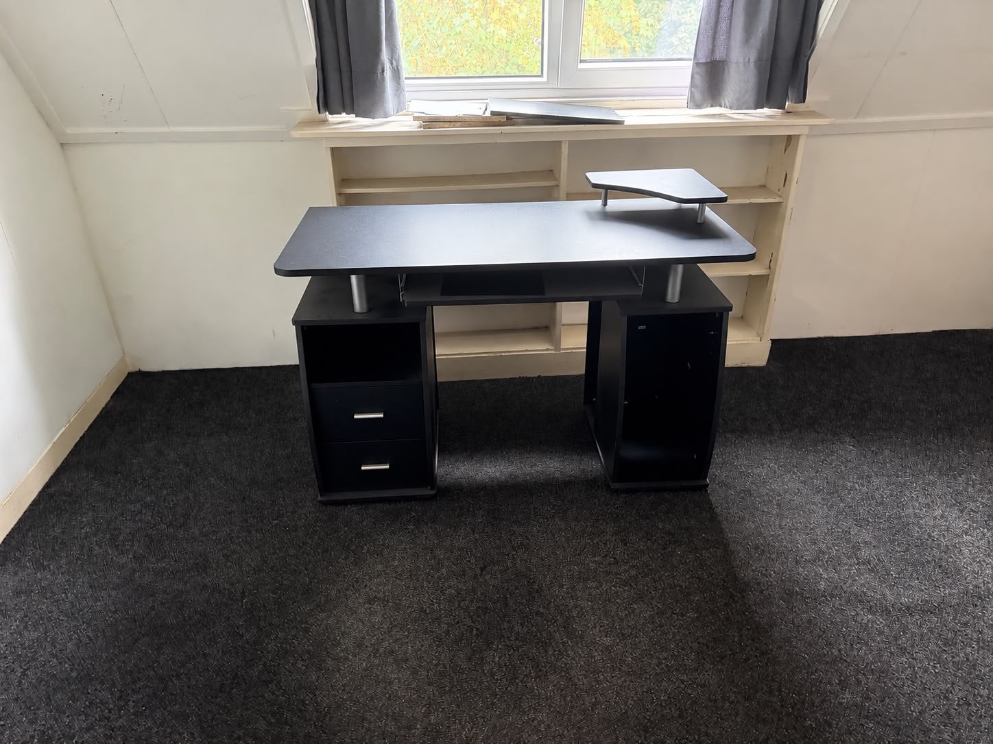 Gratis bureau, Ophalen of Verzenden, Zo goed als nieuw