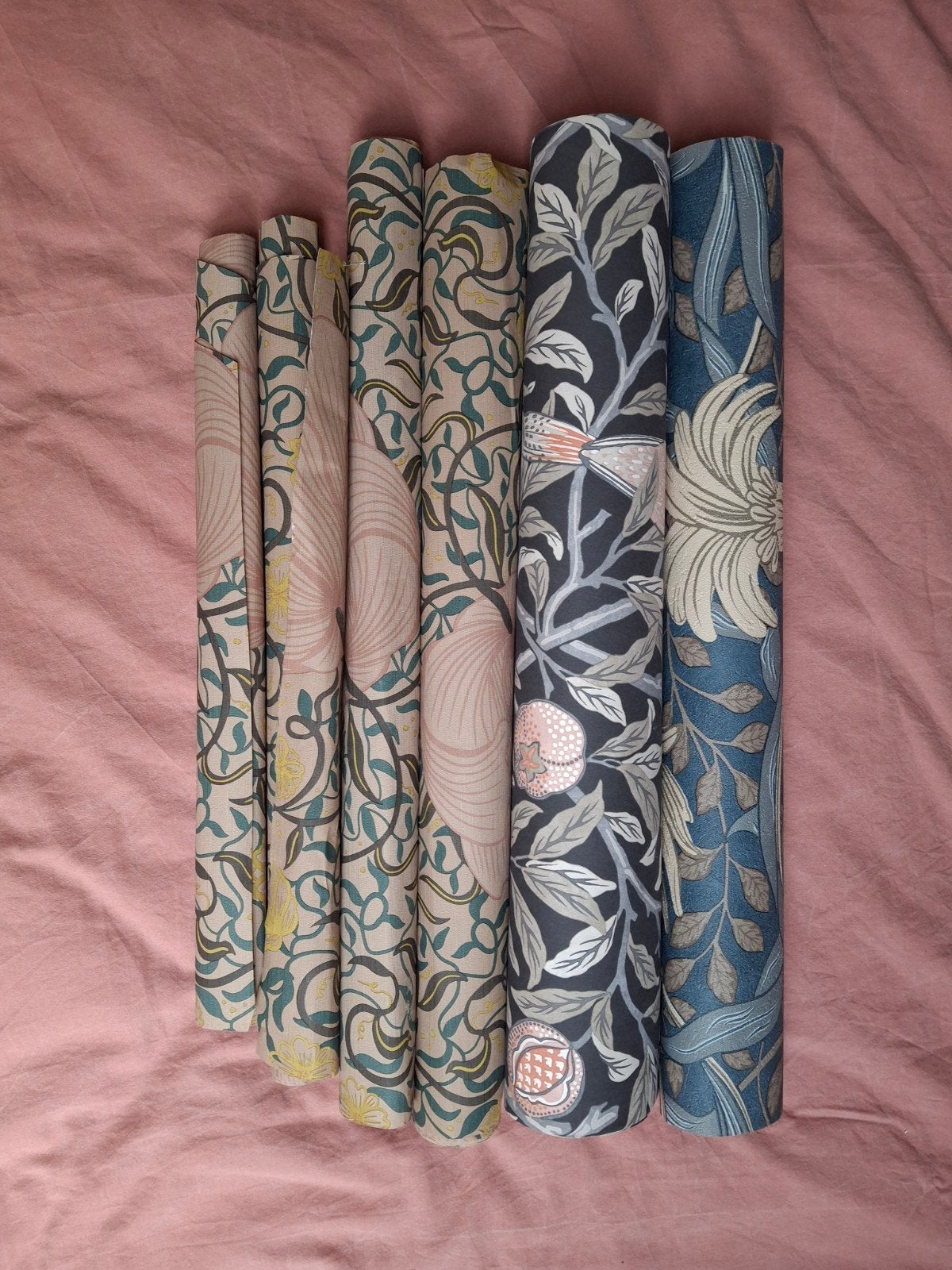 Diverse rollen behang: William Morris, Karwei, Praxis, Ophalen, Bloemen, Overige merken, Klassiek