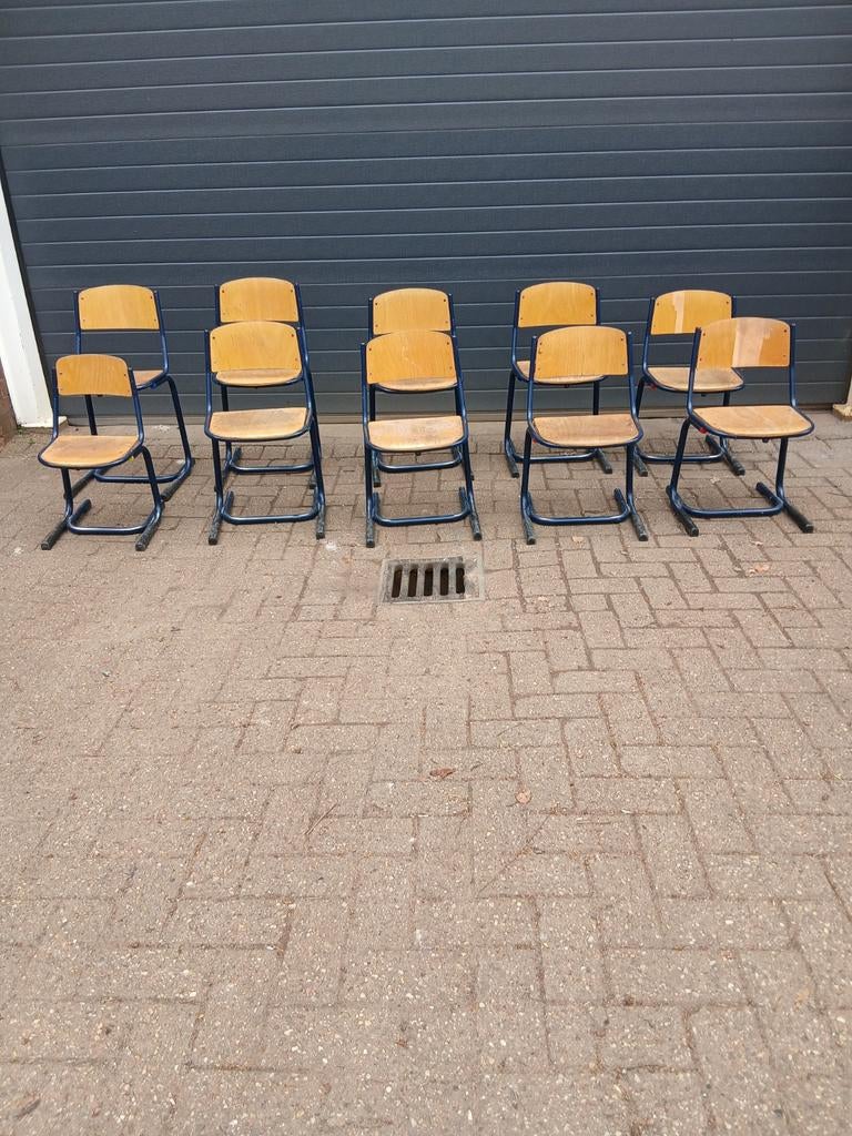 30 schoolstoeltjes, goed gebruikt, verschillende maten, Huis en Inrichting, Stoelen, Ophalen, Blauw, Schoolmeubilair, Schoolstoelen
