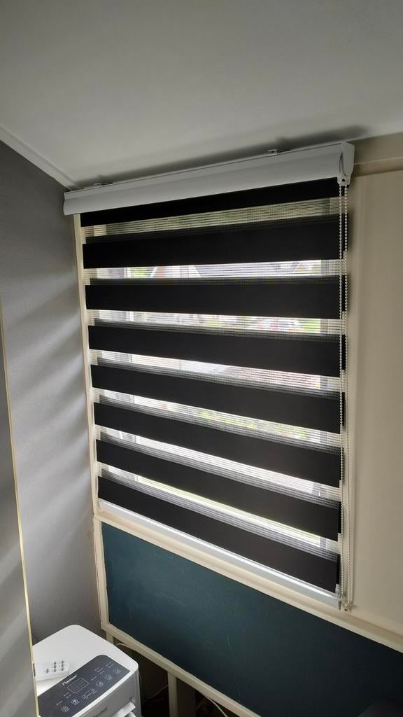 Duo rolgordijnen, Huis en Inrichting, Stoffering | Gordijnen en Lamellen, Ophalen, Zwart, 50 tot 100 cm, Zo goed als nieuw