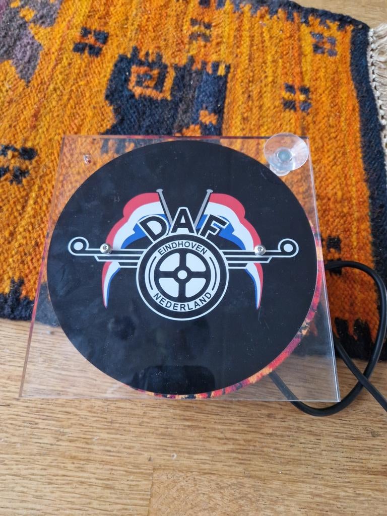Mooi 12 volt DAF embleem voor truck of mancave, Ophalen of Verzenden