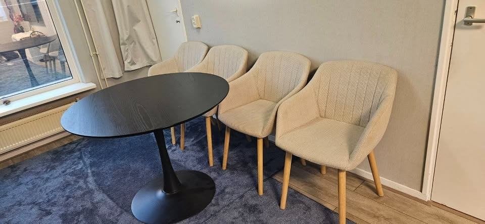 Ronde eettafel met en 4 comfortabele stoelen, Ophalen, Zo goed als nieuw, Stof, Modern