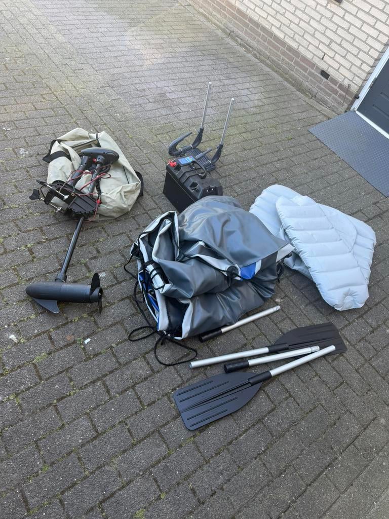 Intex Excursion 5 Boot met electrische motor 40lbs 12v, Watersport en Boten, Ophalen, Zo goed als nieuw, Motor en Techniek, Motorboot