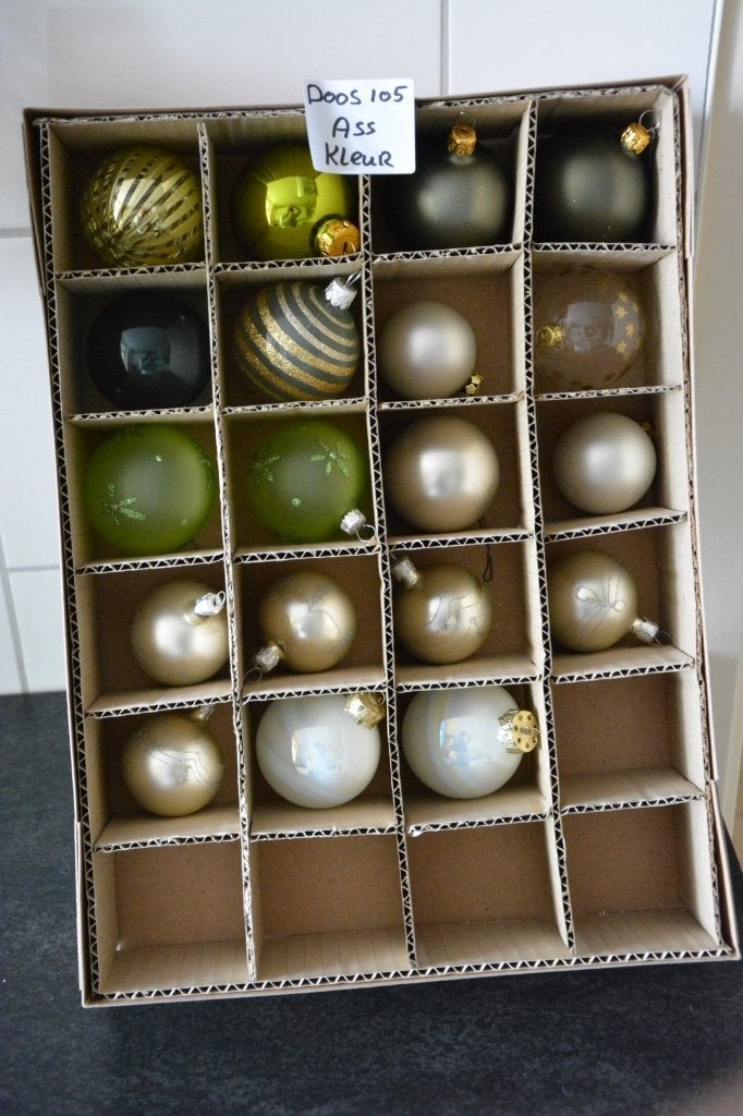 Kerstballen gekleurd Doos 105, Ophalen of Verzenden, Zo goed als nieuw