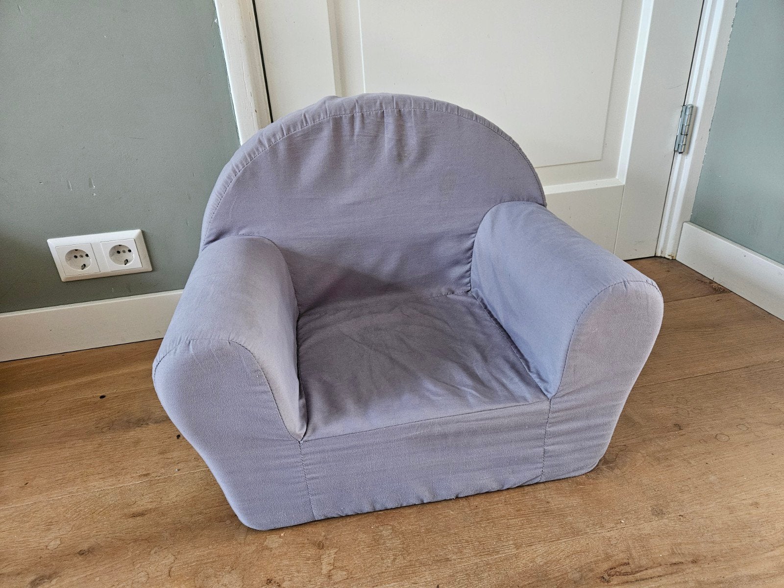 Kinderfauteuil grijs, Kinderen en Baby's, Kinderkamer | Tafels en Stoelen, Ophalen, Gebruikt, Stoel(en)