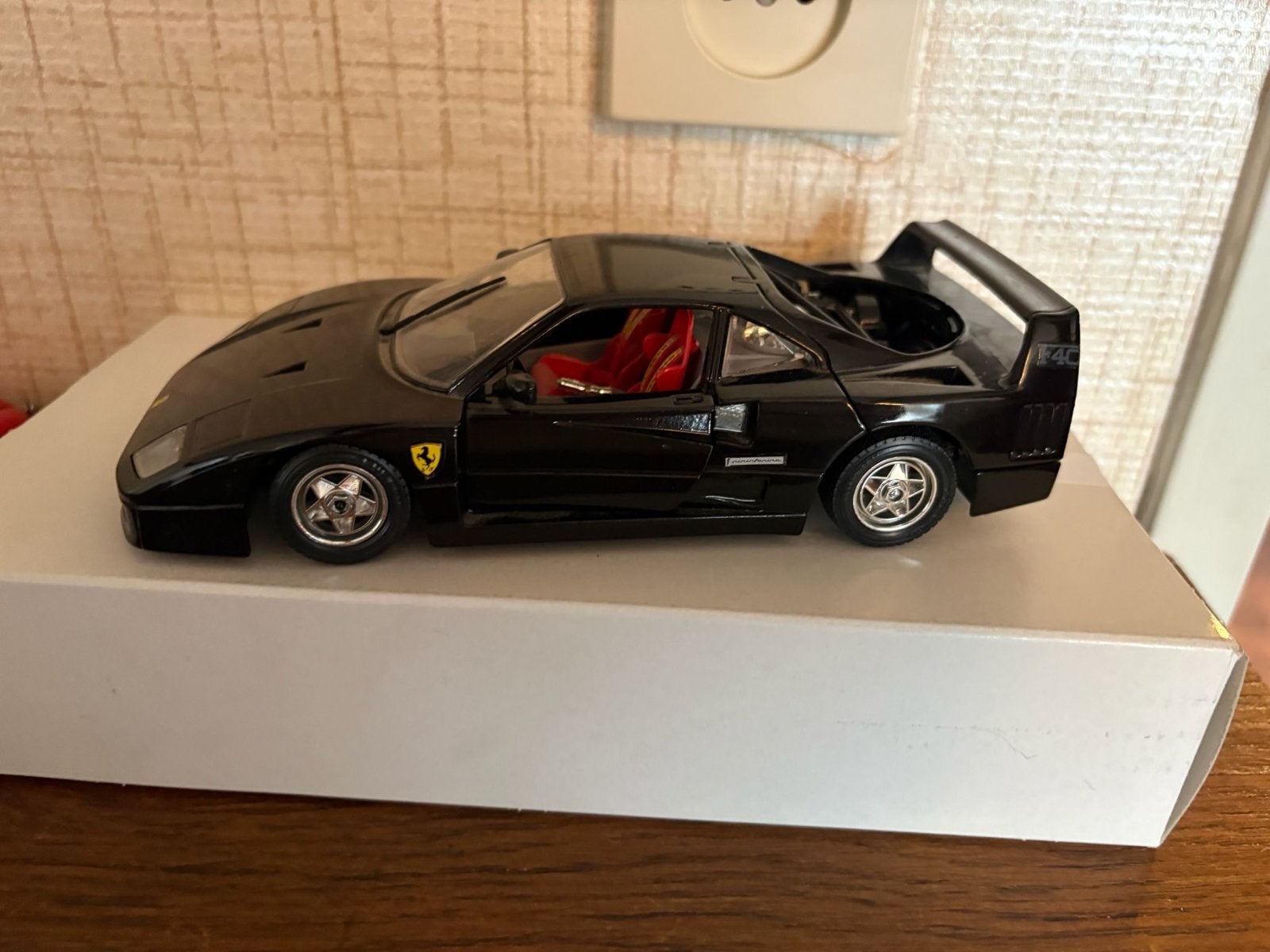 Zwarte Ferrari F40 Modelauto - Zo goed als nieuw, Ophalen of Verzenden, Zo goed als nieuw, Auto, Overige merken
