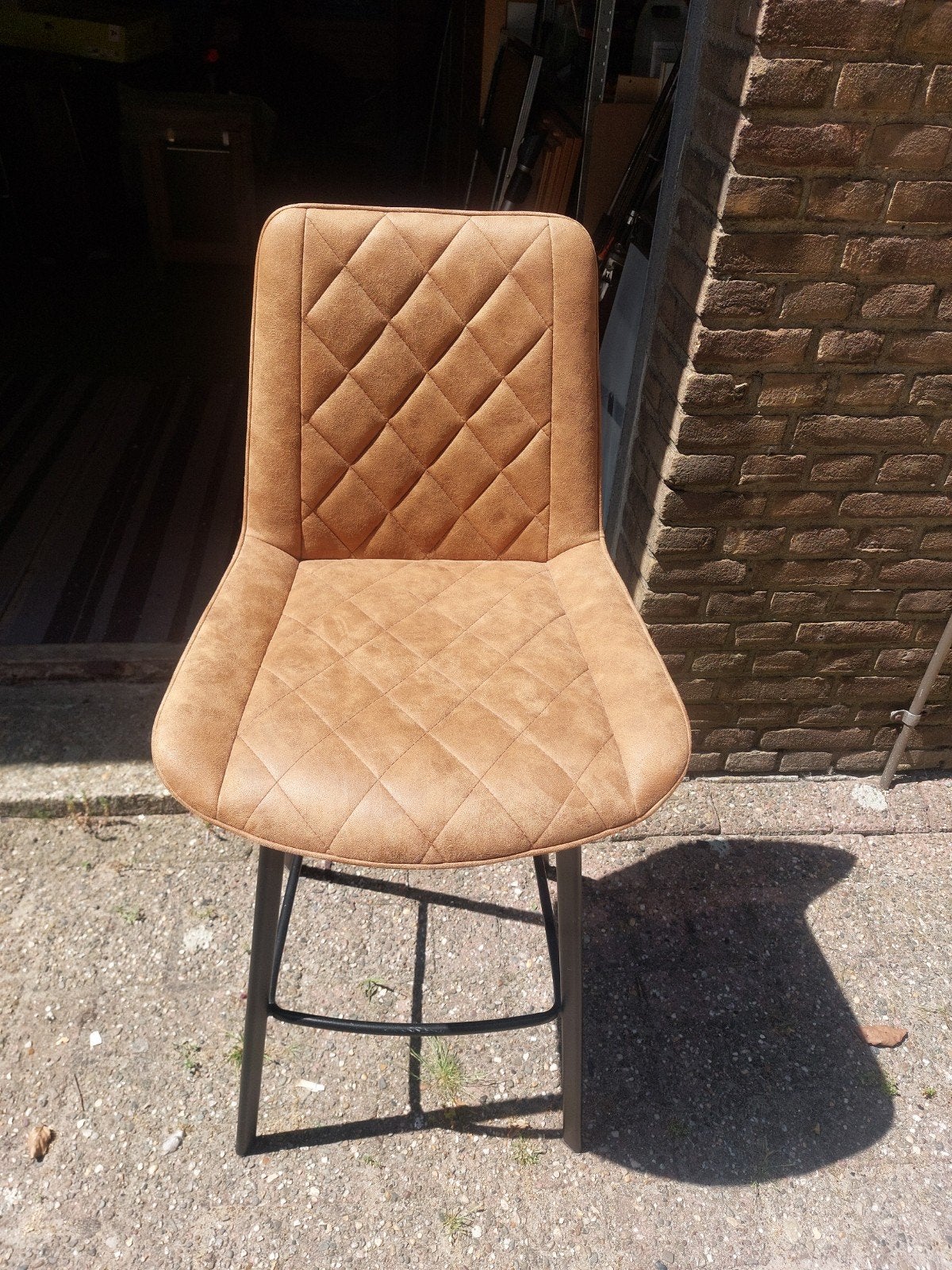 Moderne barkruk met gestoffeerde zitting, Ophalen