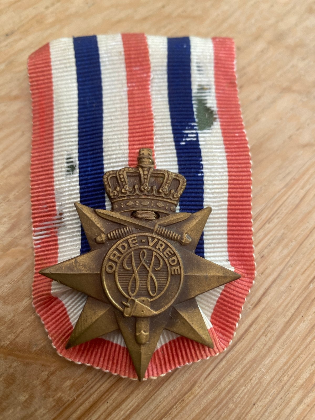 Ster voor Trouw en Verdienste (Orde Vrede) met lint, Ophalen of Verzenden, Overige soorten, Nederland, Lintje, Medaille of Wings