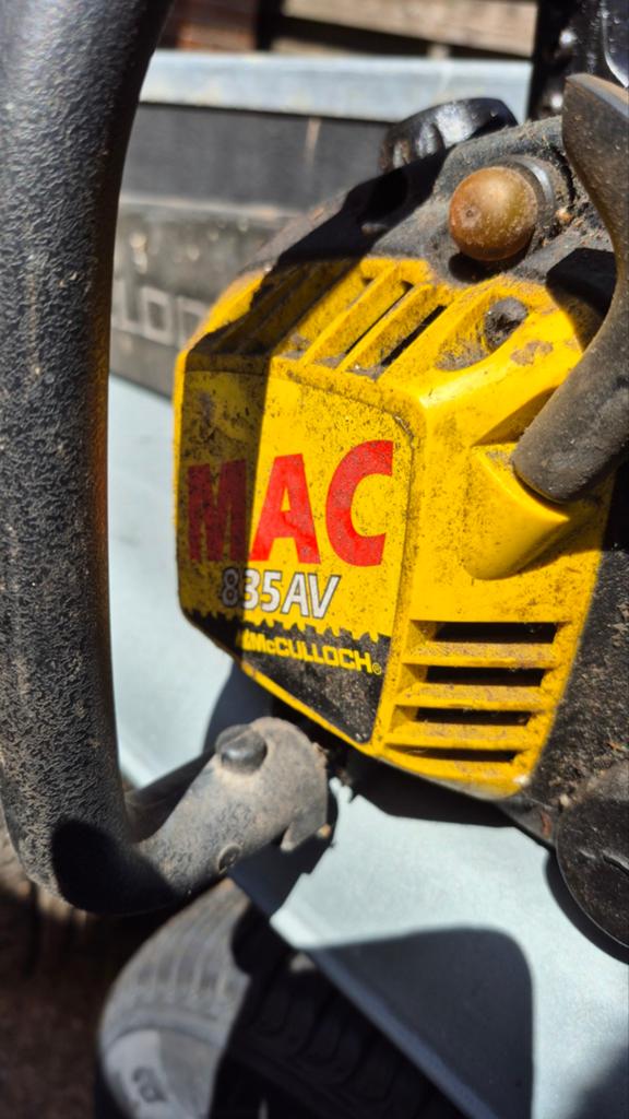 Twee kettingzagen voor onderdelen of reparatie, Ophalen, McCulloch, Stihl, Gebruikt, Kettingzaag