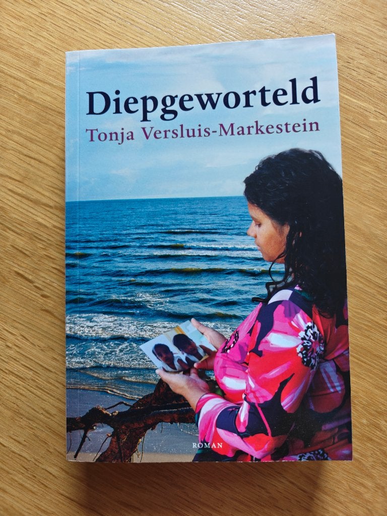 Diepgeworteld, Tonja Versluis - Markestein, Ophalen of Verzenden, Zo goed als nieuw, Nederland