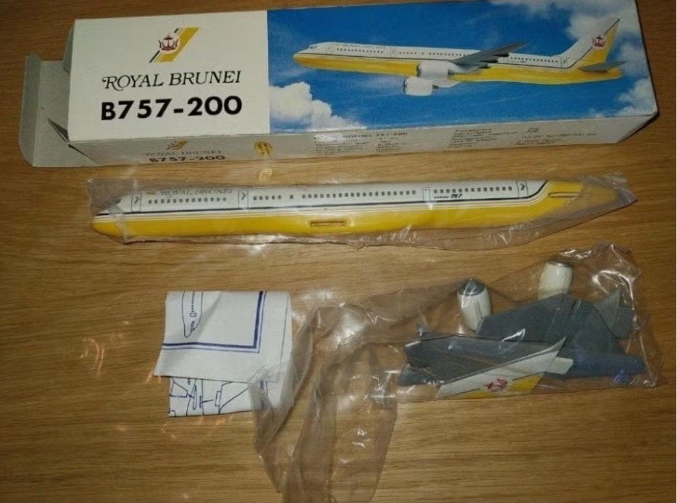 Royal Brunei Airlines Boeing 757-200 1/200 schaalmodel, Ophalen of Verzenden, Zo goed als nieuw, Schaalmodel