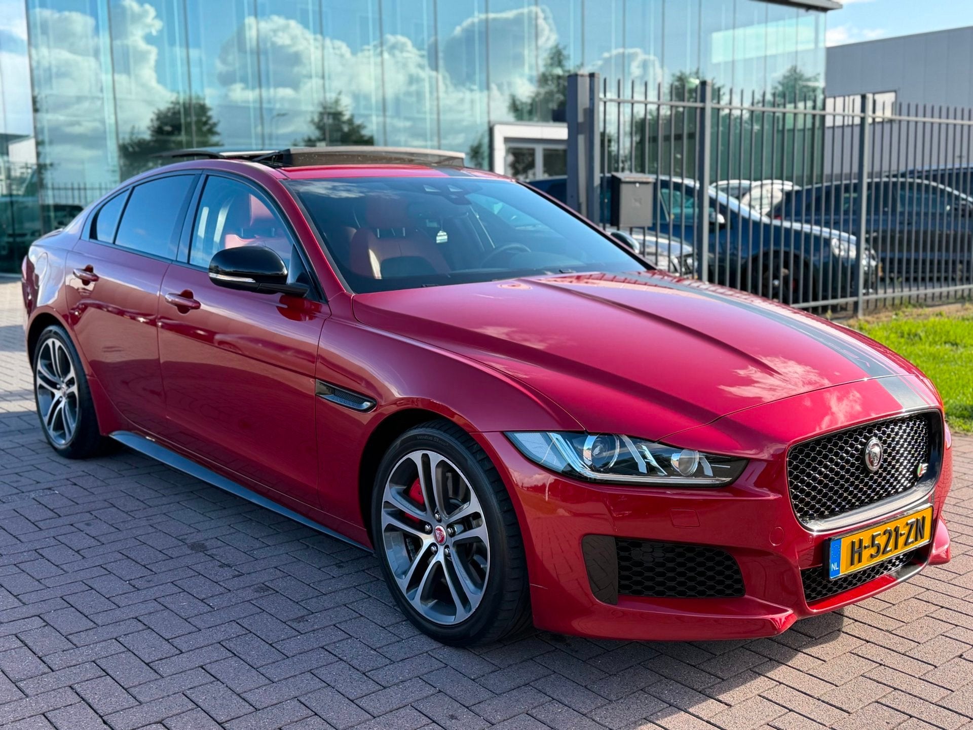 Jaguar XE 3.0 S 340PK V6 Supercharged 2016 Pano, Auto's, Automaat, Dealer onderhouden, Achterwielaandrijving, 2995 cc