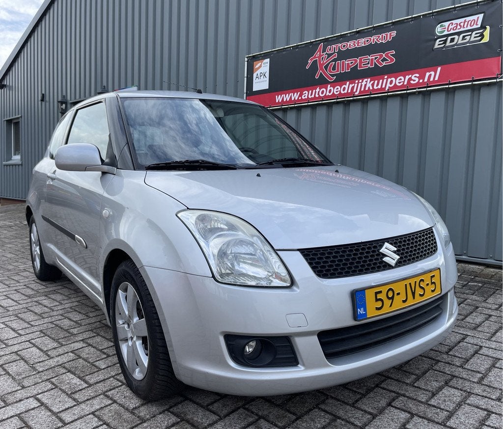 Suzuki Swift 1.3 Exclusive Airco.Lm.velgenAudio.Trekhaak, Auto's, Suzuki, Stof, Gebruikt, 400 kg, Swift
