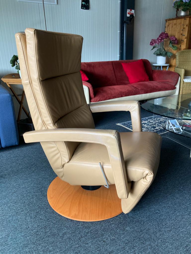 Nette leder relax fauteuil met kersen onderst, Ophalen of Verzenden, Gebruikt, 75 tot 100 cm, 50 tot 75 cm