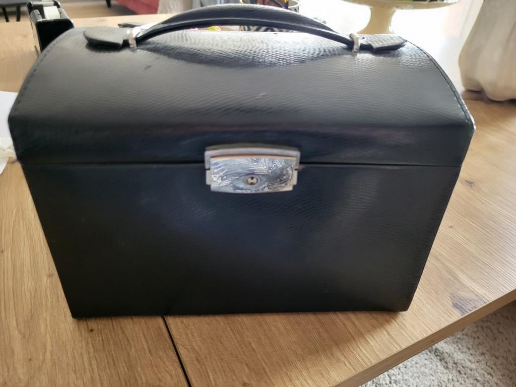Zwart leren Sierraden koffertje, Sieraden, Tassen en Uiterlijk, Koffers, Ophalen of Verzenden, Zo goed als nieuw, Minder dan 35 cm