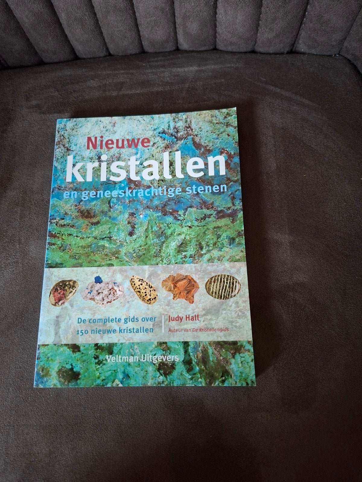 Nieuwe kristallen en geneeskrachtige stenen - Judy Hall, Boeken, Achtergrond en Informatie, Spiritualiteit algemeen, Ophalen of Verzenden