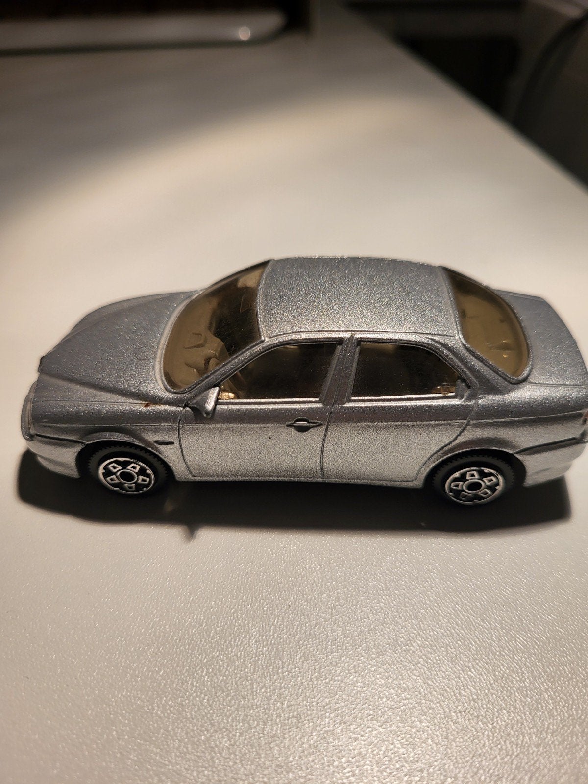 Burago Alfa 156 1/43 - Zilverkleurig modelauto, Ophalen of Verzenden, Gebruikt, Auto, Overige merken