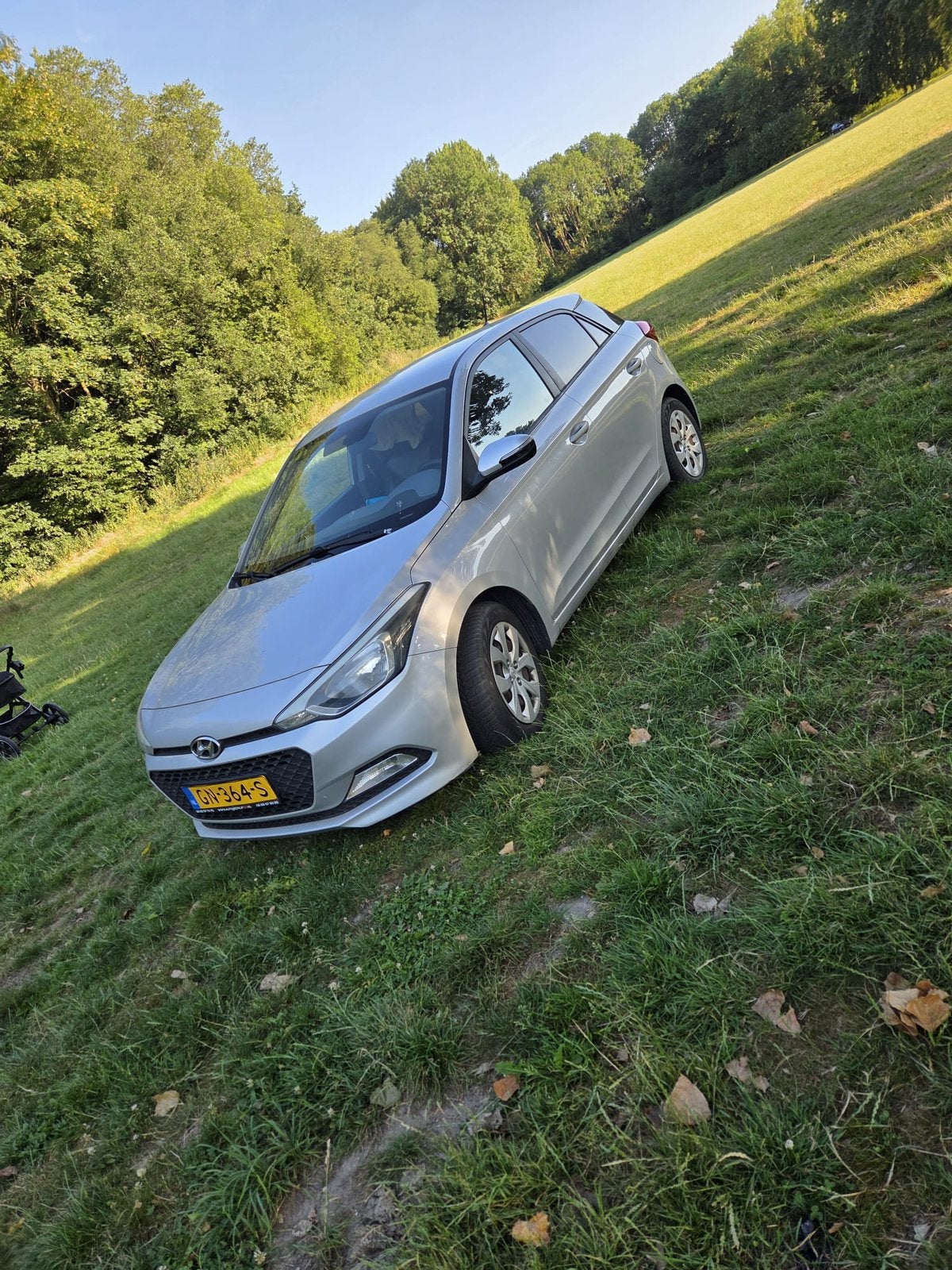 Hyundai i20 1.2i LP Blue 75PK 5D 2015 Grijs, Auto's, Euro 6, 4 cilinders, Origineel Nederlands, Handgeschakeld